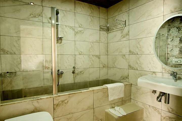 Room 14 of 38