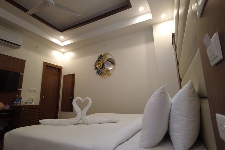 Room 16 of 76