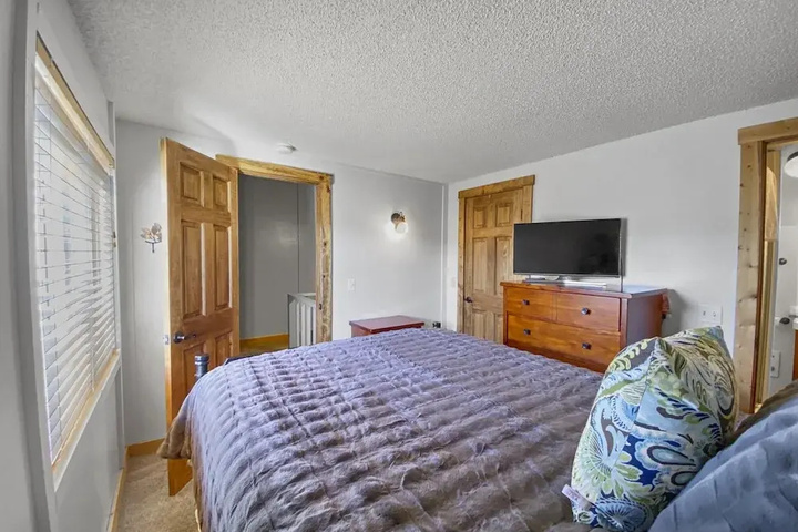 Room 2 of 15