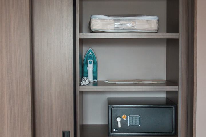 Room 16 of 60