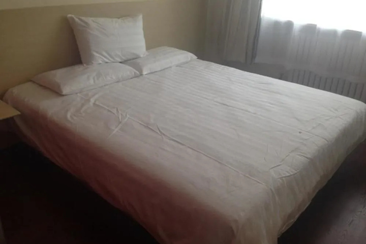 Room 6 of 8