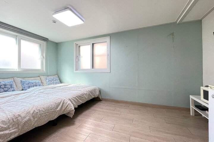 Room 25 of 49