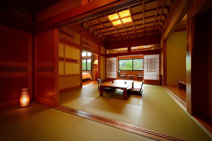 Room 16 of 77