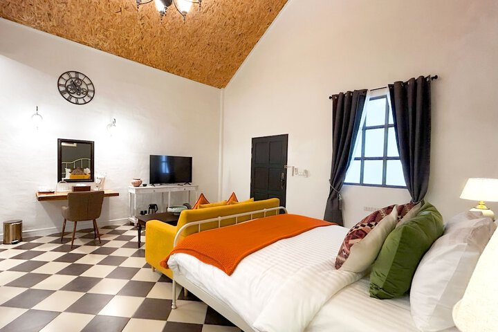 Room 16 of 145