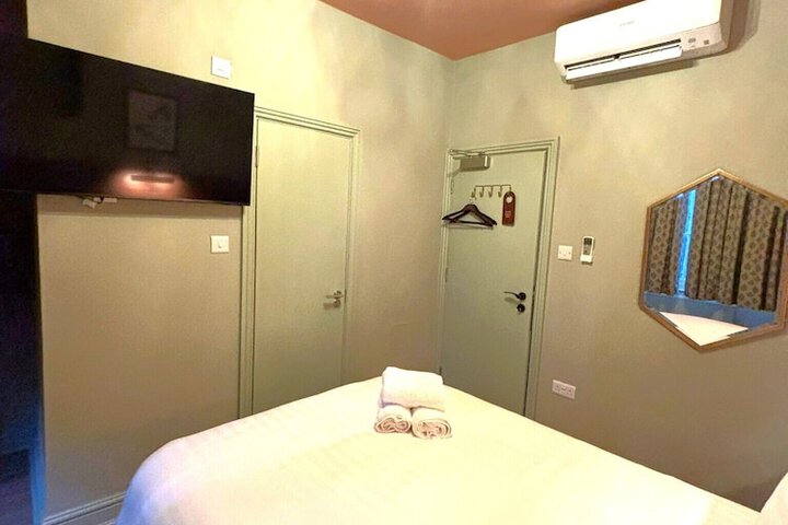 Room 5 of 43