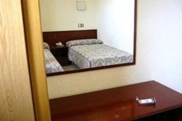 Room 14 of 37