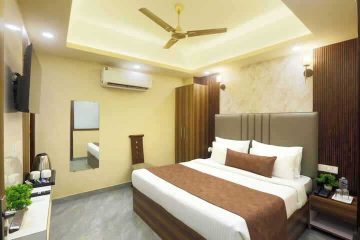 Room 8 of 17
