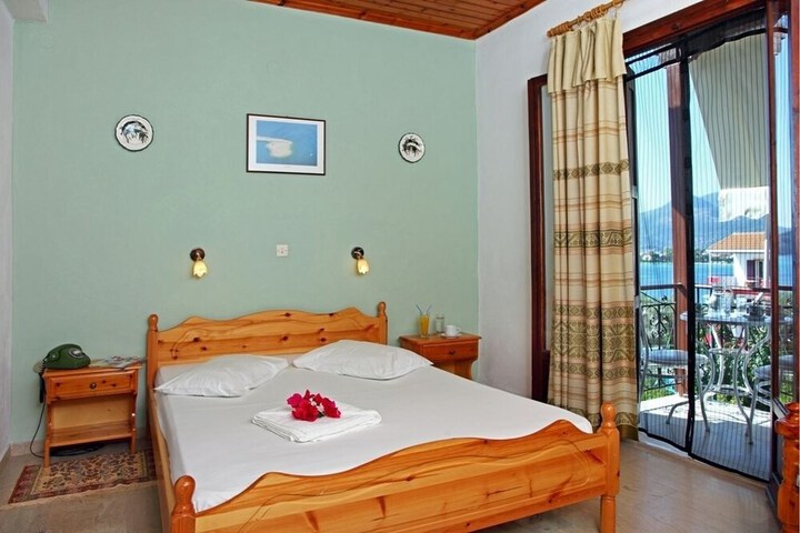 Room 4 of 40