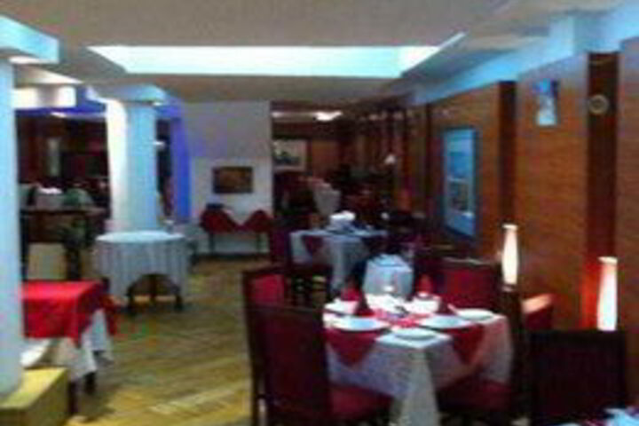 Dining 11 of 19