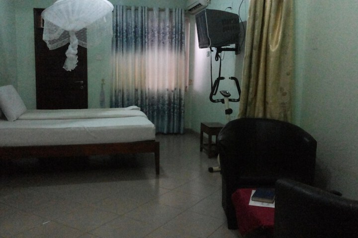 Room 4 of 42