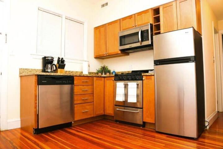 Stylish Apartment in Malden. 20 min from Boston