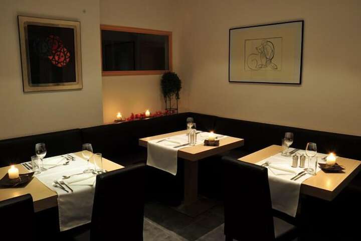 Dining 38 of 52
