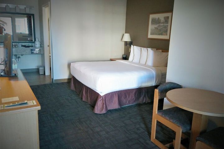 Room 8 of 27