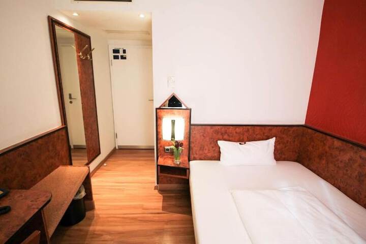 Room 14 of 39