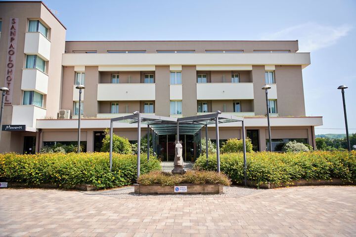 Hotel Entry