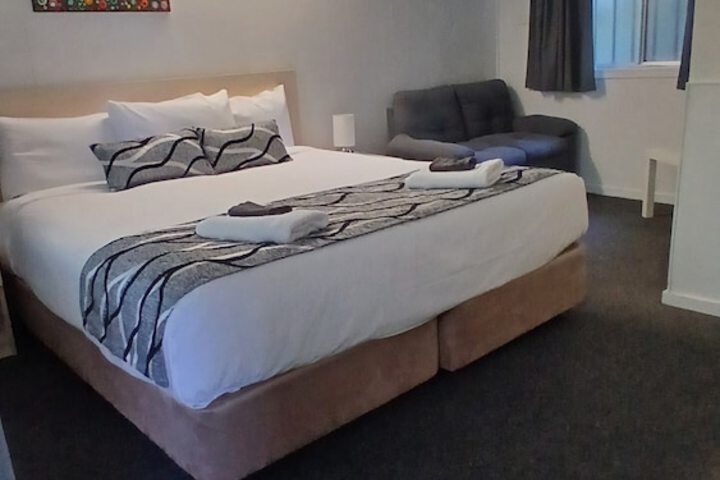 Room 16 of 40