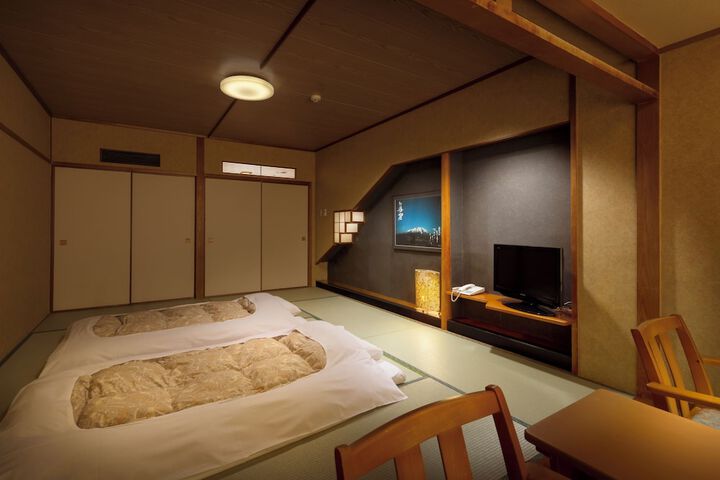 Room 7 of 104