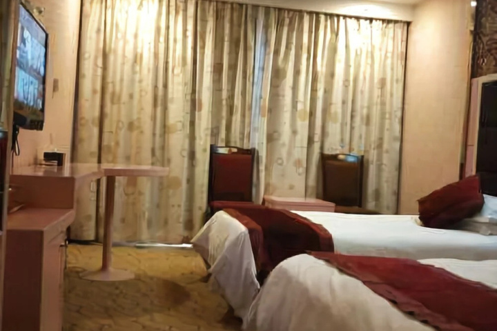 Room 2 of 20