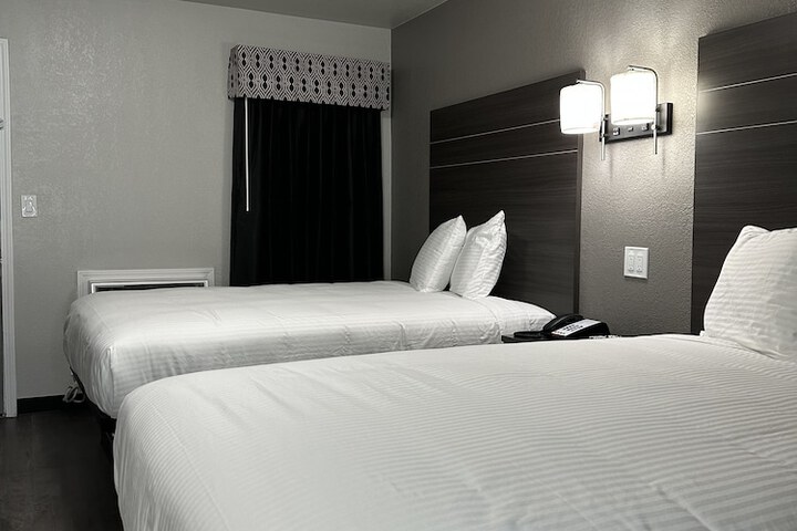2 Double Beds (6 of 15)