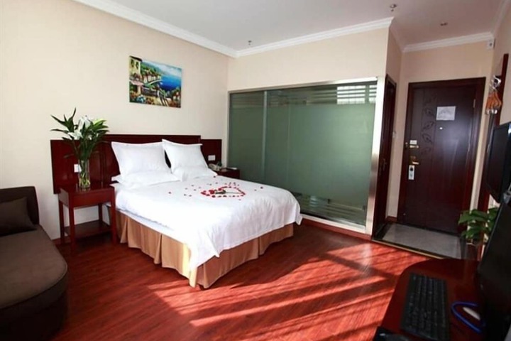 Room 14 of 66