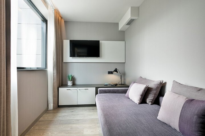 Room 6 of 39