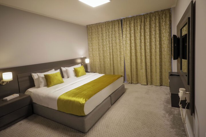 Room 11 of 27