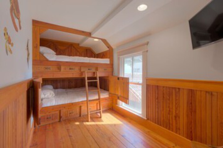 Room 115 of 129