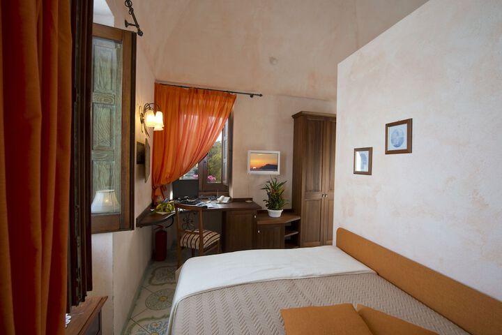 Room 12 of 81
