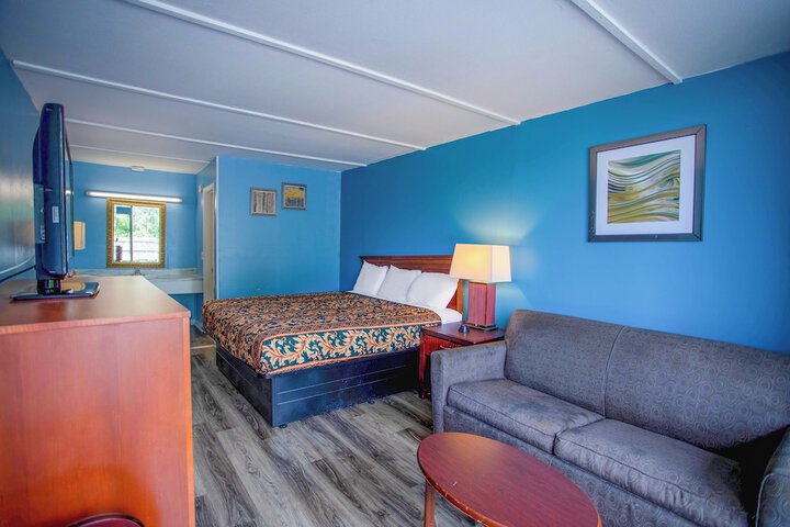 1 King Bed (8 of 12)