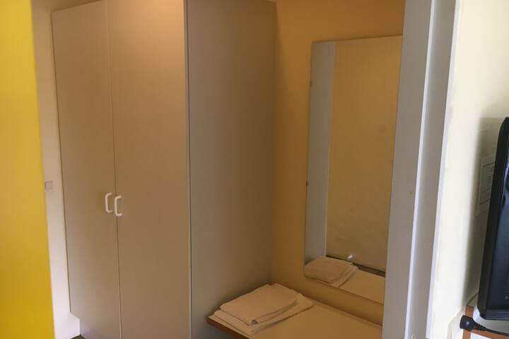 Room 13 of 26
