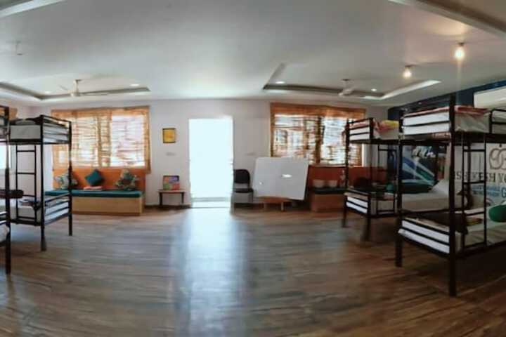 Room 16 of 38