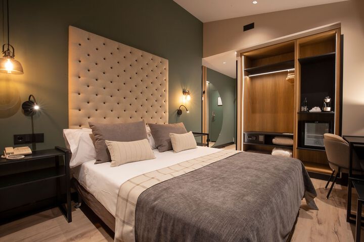 Room 12 of 80