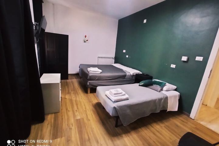 Room 7 of 32