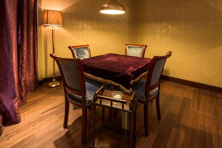 Room 6 of 17