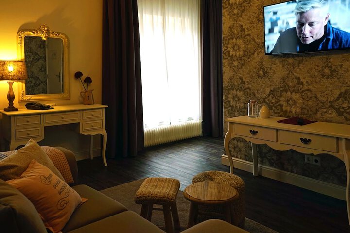 Room 9 of 32