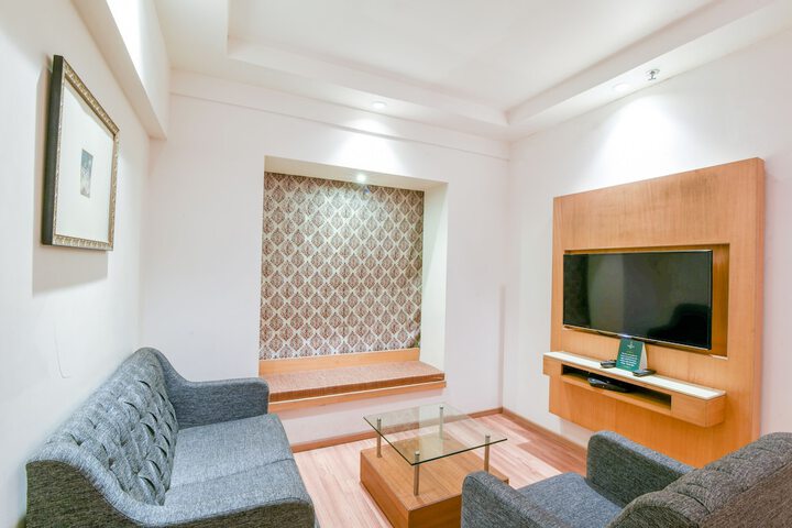 Room 9 of 38