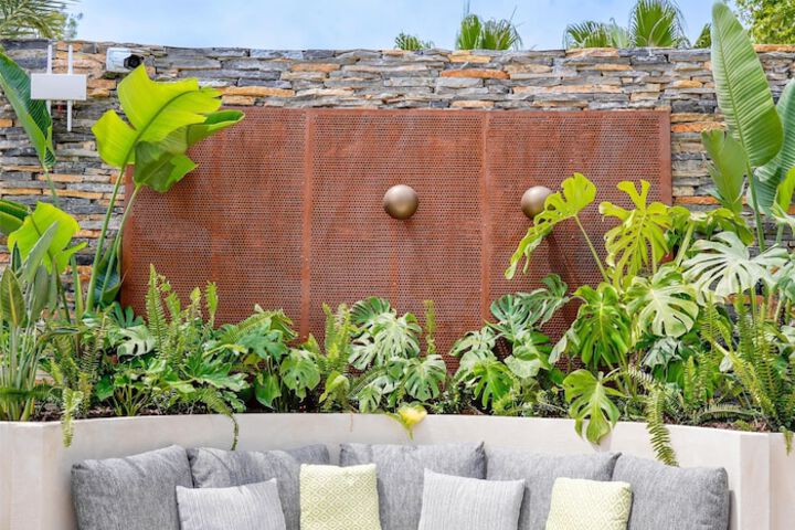 Lounge 243 of 331