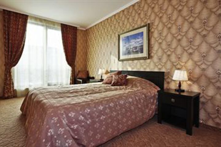 Room 8 of 48
