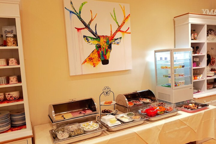 Dining 78 of 108