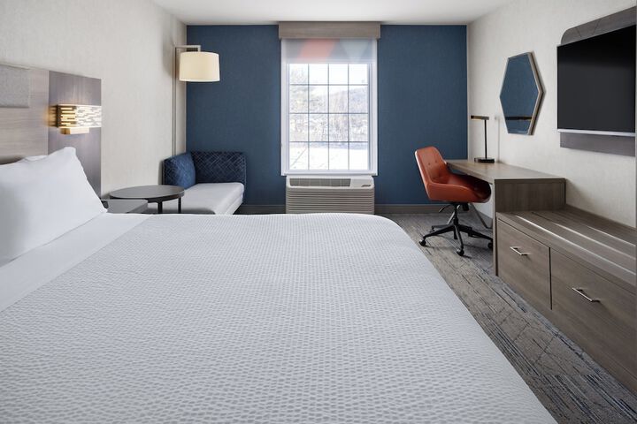 Standard | King Bed (12 of 15)