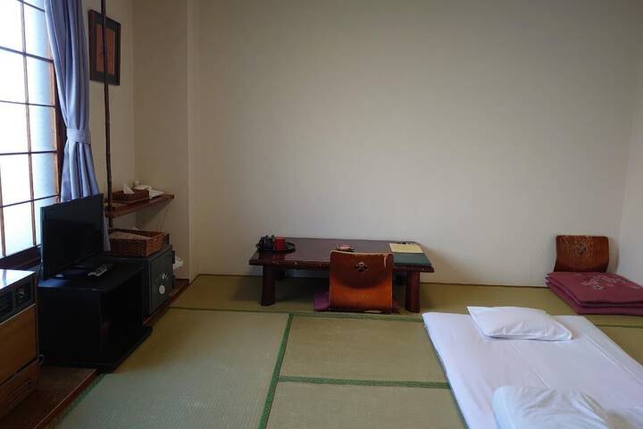 Room 4 of 43
