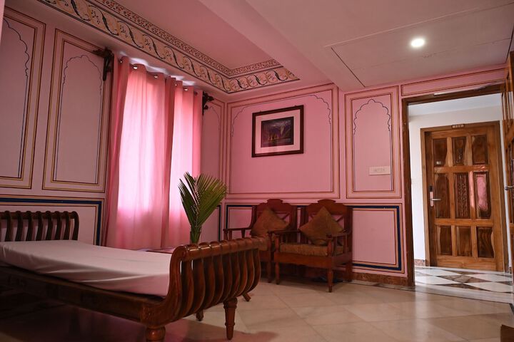 Room 16 of 32