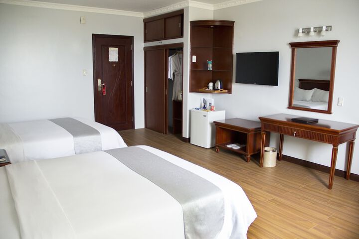 Room 12 of 83