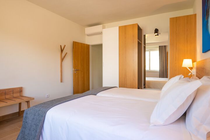 Room 25 of 171