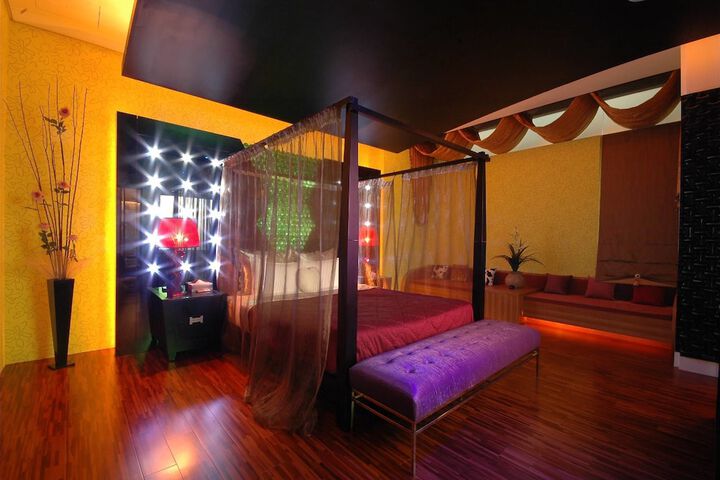 Room 12 of 49