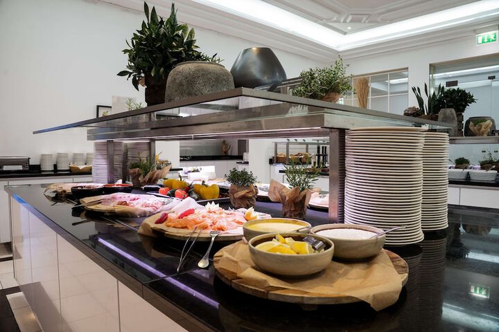 Breakfast/Coffee Service 50 of 77