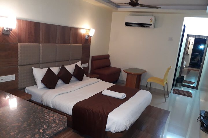 Room 7 of 27
