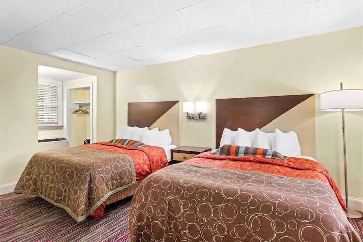 2 Queen Beds (4 of 6)