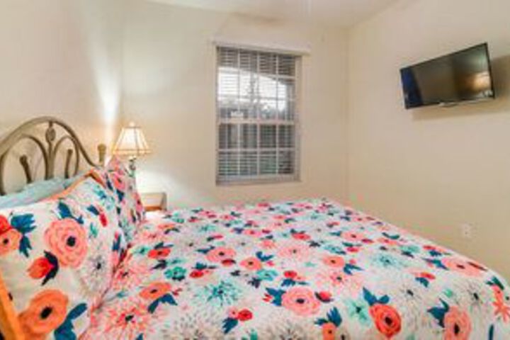Room 6 of 18