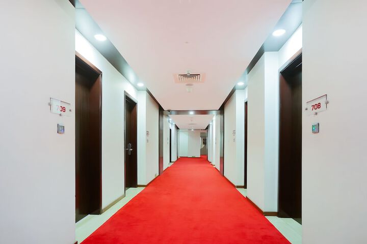 Ballroom/Hall 56 of 80
